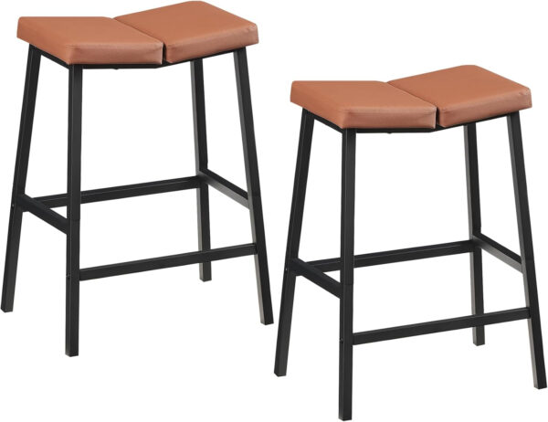 HOOBRO Bar Stools, Set of 2 Bar Chairs, Counter Height Bar Stools, Saddle Barstools & Curved Surface, 24 Inch Kitchen Barstools with Metal Base for Kitchen Counter, Rustic Brown and Black BF28MDP201
