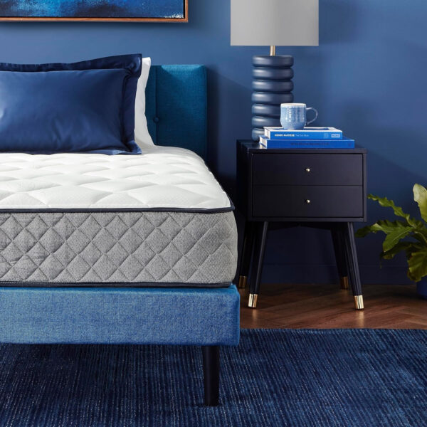 68885a7407539206b0af658b9ad35ff43b14c5c466144a07f46f5.jpg Amazon Basics Memory Foam Mattress, Twin Size Mattress, Hybrid, 10-Inch, Medium Feel, Motion Isolation Springs, White/Gray