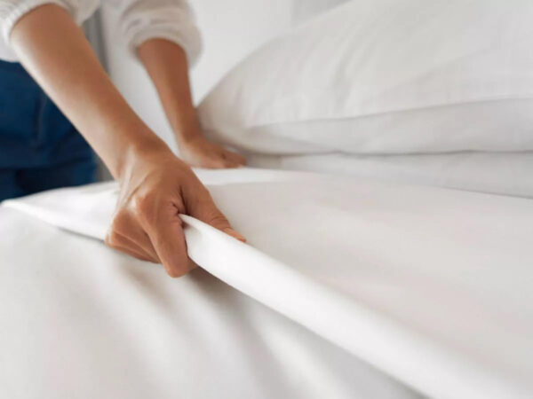 King Size Bedding Set | 4 Piece Bed Sheet Set | Easy Fit Deep Pockets Elastic Sheet with Flat Sheet & Pillowcases| Extra Soft & Wrinkle Free Sheets | Shrinkage & Fade Resistant [White]