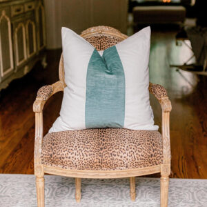 6888af61ec0f48cc9e5a19c9b367508c654f35b20e94d86f90699.jpg EVERGRACE x Kinsey Walsh Signature Velvet Panel Cotton Pillow Covers Set of 2, Decorative Pillow Covers 22"x22" for Couch, Square Cushion Cases for Sofa Bedroom Living Room, Blue Topaz